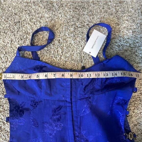 Lovers + Friends Bellevue Gown - Picture 5 of 7